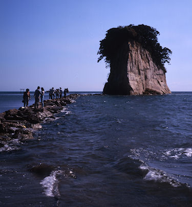 北陸05石川県　珠洲市　「見附島」