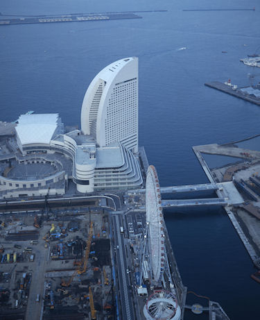 みなとみらい28ランドマークタワー展望フロアより